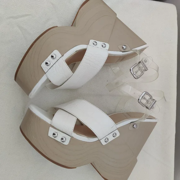 Gianni Bini white wedges Size 9 - Picture 14 of 16